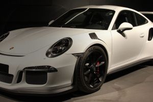 Artikelbild BeschreibungSchwarz-Weiß ist die Moderne: Porsche 911 GT3 RS6306