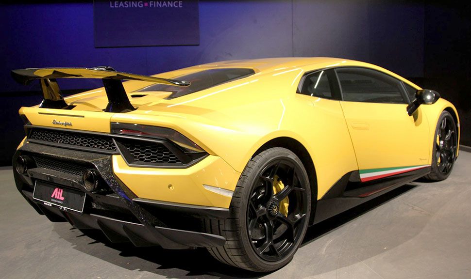 Lamborghini Huracán Performante LP640-4 gelb schräg rechts hinten