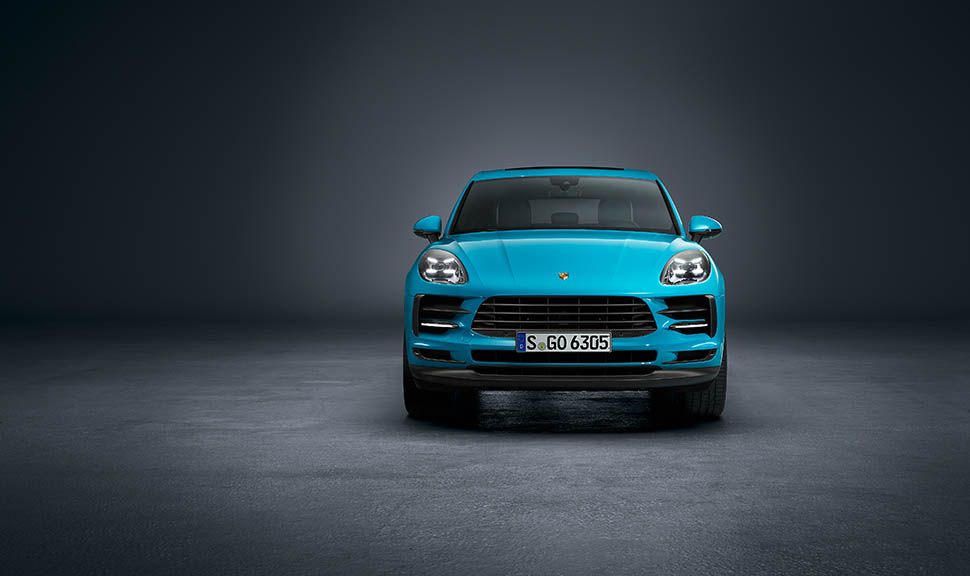 Porsche Macan Facelift Miami Blau Frontalansicht stehend
