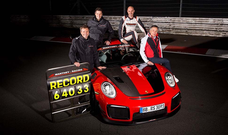 Die Rekordcrew sitzt auf dem Porsche 911 GT2 RS MR