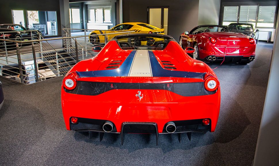 Showroom Scuderia Motors mit exotischen Sportwagen