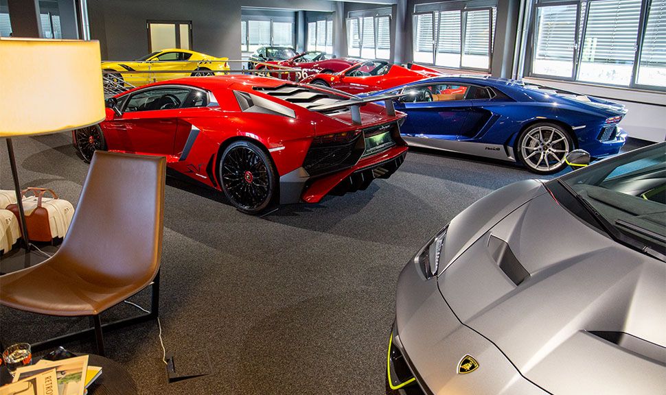 Showroom von Scuderia Motors mit einigen Lamborghinis