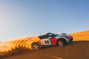 Seitenansicht eines Porsche 911 Dakar