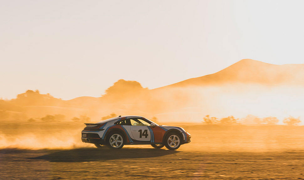 Seitenansicht eines Porsche 911 Dakar
